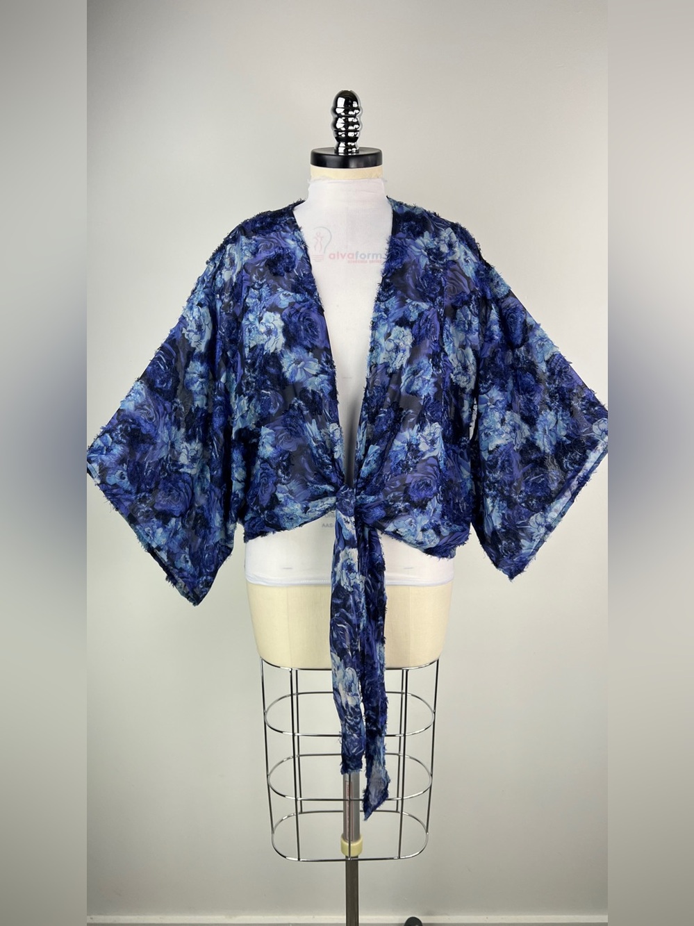 💚 3683. Blue Floral Tie-Front Kimono Shrug